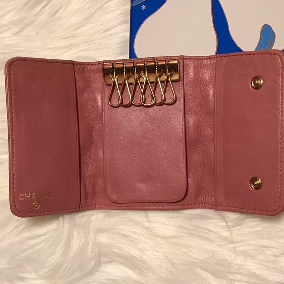 Authentic  chanel key holder gently.used - Picture 7 of 16